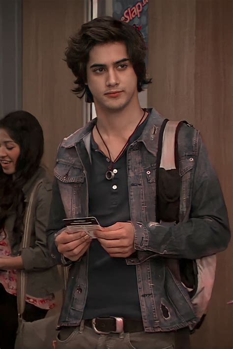 who plays beck in victorious.